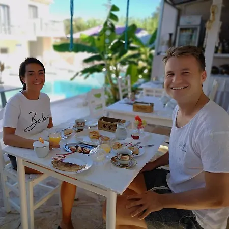 Ξενοδοχείο με διαμερίσματα Olga Lounge Λυγιά